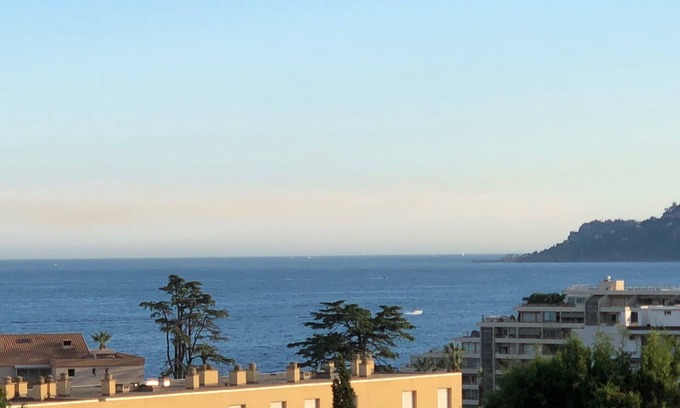 Cannes La Bocca Apartment | Eté indien à Cannes - Luxury sea view apartment with large terrace and swimming pool
