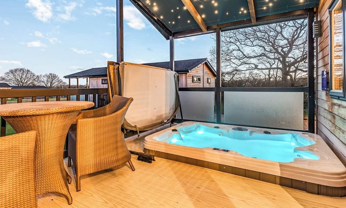 Saintbury Ski Chalet | Ettington Lodge Premier