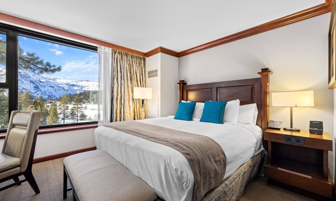 Olympic Valley Resort | Everline Resort & Spa, Deluxe Valley View King studio