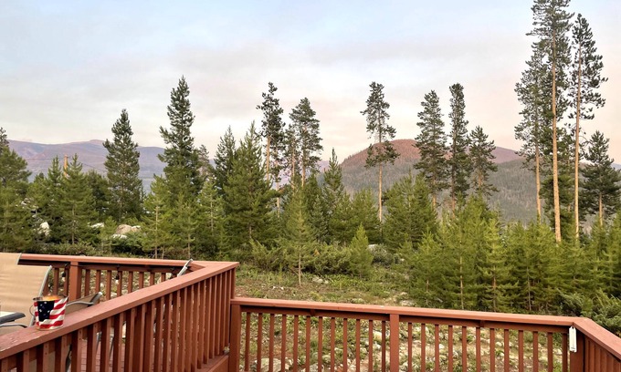 Grand Lake House | Excellent reviews. Perfect for ALL ages-families, kids, dogs allowed. Hot tub!