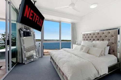 Labrador Apartment | Exceptional Luxury ~ Broadwater Beauty ~ Free Parking ~ Top Location