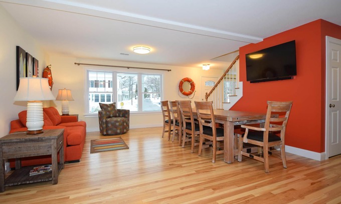 York Beach House | Exceptional Year Round Rental 1/4 Mile To Short Sands Beach & Downtown York