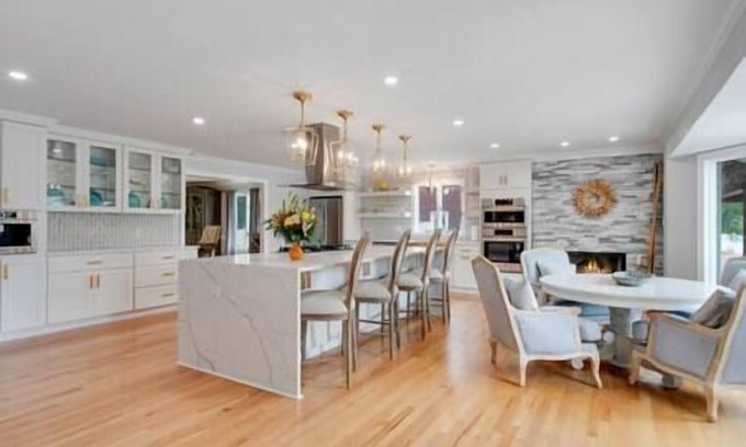 Chesapeake House | Experience Timeless Luxury at Cavalier Manor on a Lake