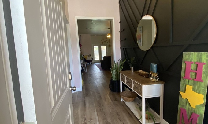 Lubbock House | Exquisite 3 Bedroom 2 Bath Bungalow