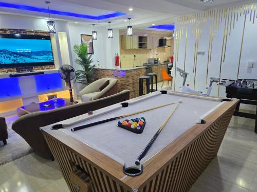 Ojokoro Apartment | Exquisite and Cozy 3-bedroom Apt with hot-tub, WiFi, DSTV, and Inverter Power Backup