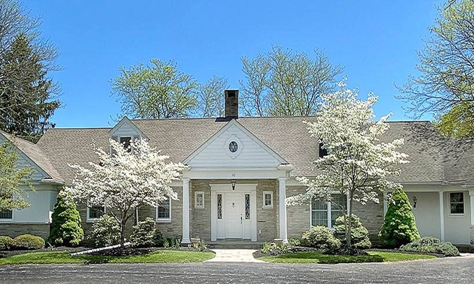 Gettysburg House | Exquisite, first floor stone ranch Gettysburg large kitchen/living area - quiet