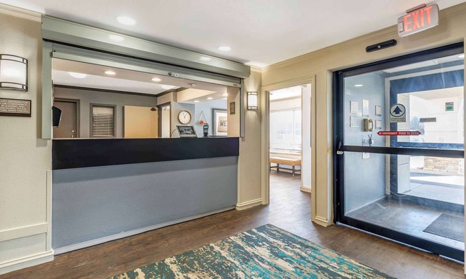 Naperville Hotel | Extended Stay America Select Suites Chicago Naperville East