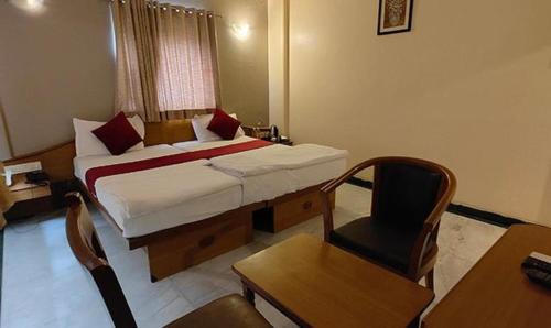 Alandi Hotel | FabExpress Ramesh Inn