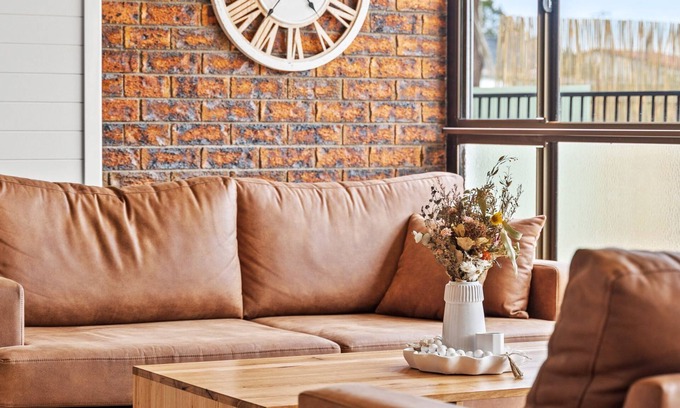 Evans Head House | Fabulous Art Deco Home with Swimming Pool in the Heart of Town