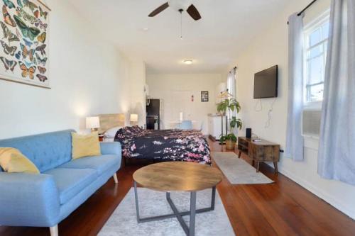 Saint Roch House | Fabulous Franklin studio steps from St Claude Ave