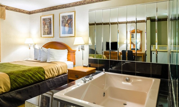 Pittsfield Hotel | FairBridge Inn Express