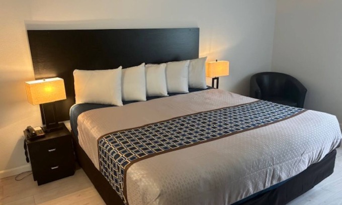Outlook Hotel | FairBridge Inn & Suites Sunnyside