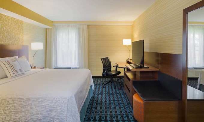 Fort Lee - Paramus Hotel | Fairfield Inn & Suites by Marriott Paramus