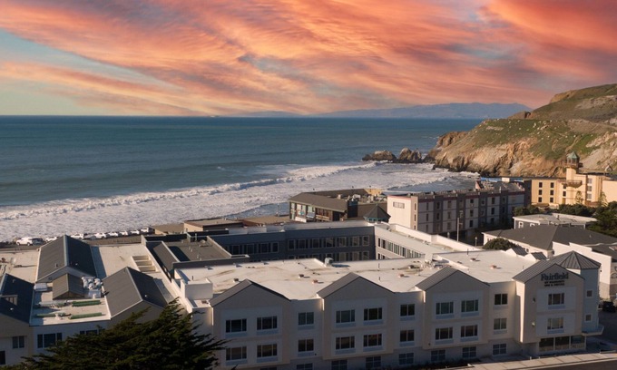Rockaway Beach Hotel | Fairfield Inn & Suites by Marriott San Francisco Pacifica