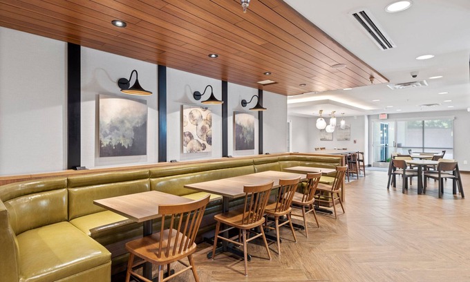 Hickory Hotel | Fairfield Inn & Suites by Marriott Hickory