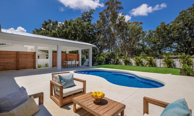 Palmetto House | FALL SPECIALS - Lux Home, Heated Pool, Fire Pit
