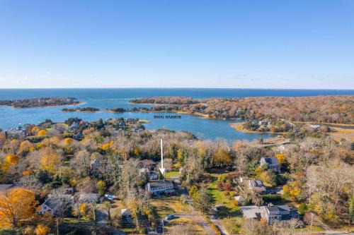 West Falmouth House | Falmouth Spacious Family Home with fireplace