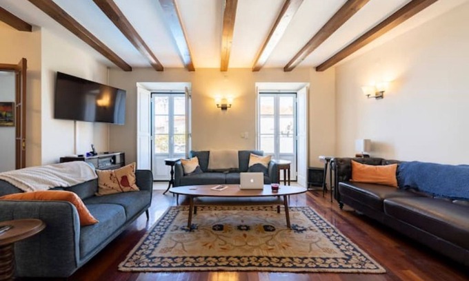 Tomar House | Family and Pet Friendly Home w Pool, Hottub, Outdoor Kitchen/Shower, BBQ, & More