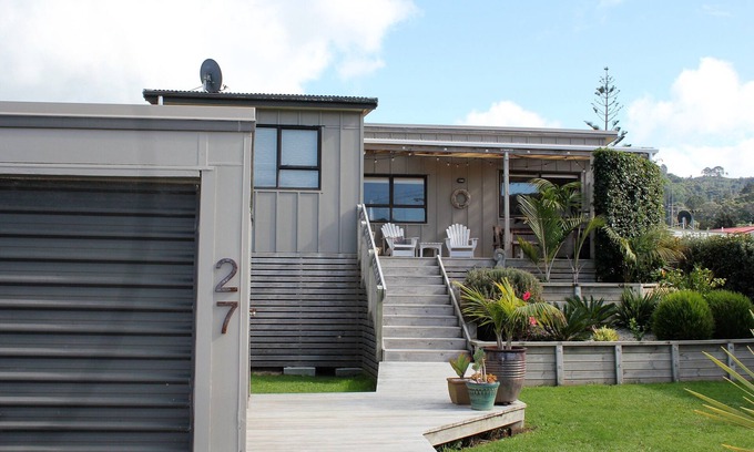 Waihi Beach House | Family Bach Close to Beach and Surf Club