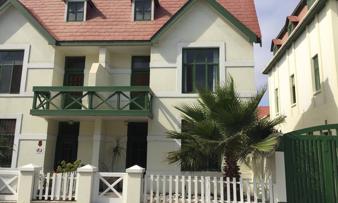 Vineta Cottage | Family Cottage in Centre of Town and Close to the Sea