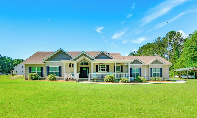 Abbeville House | Family-Friendly Abbeville Home w/Fire Pit & Games