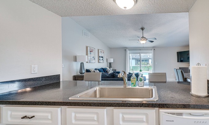 Caloosahatchee Cottage | Family-friendly Cape Coral Home w/Private Pool!