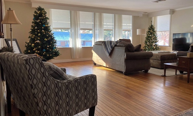 Wooster House | Family haven w/pool close to College of Wooster and downtown