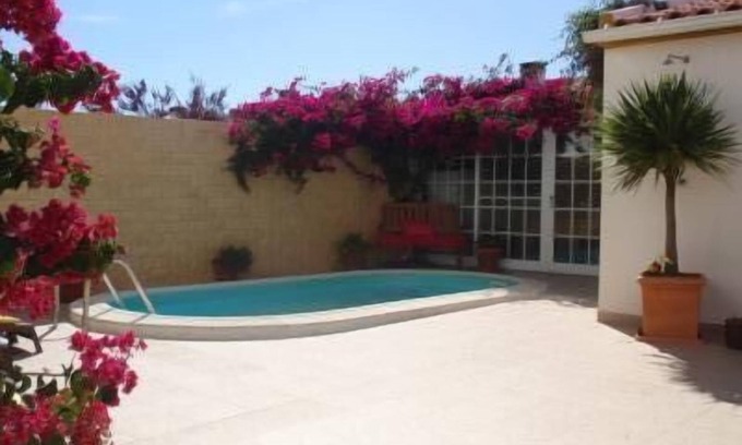 Sao Bernardino Villa | Family house with pool by the beach