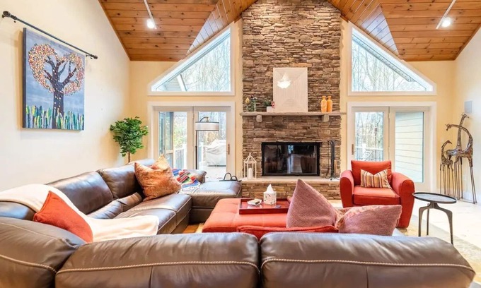 Pocono Pines Cabin | Family Vacation with Decorated Modern Comfort