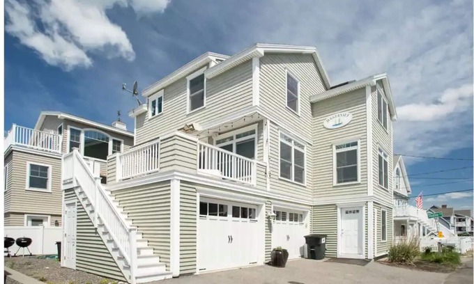 Wells Beach House | Fantastic Beach House! 4 bedroom across the Ocean.