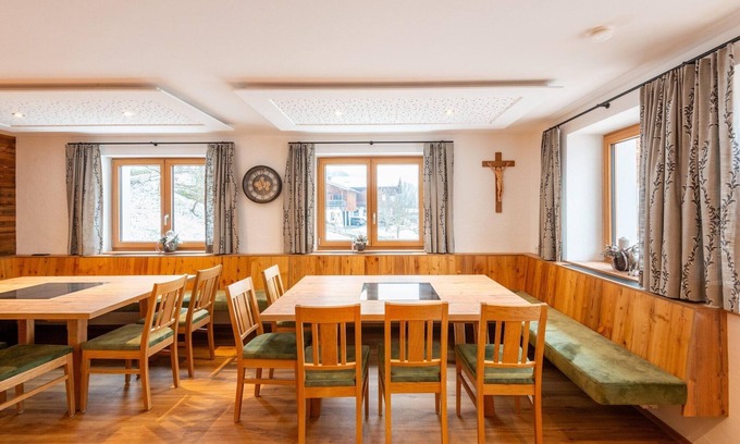 Bramberg am Wildkogel House | Farmhouse in Bramberg with Sauna & Ski Access