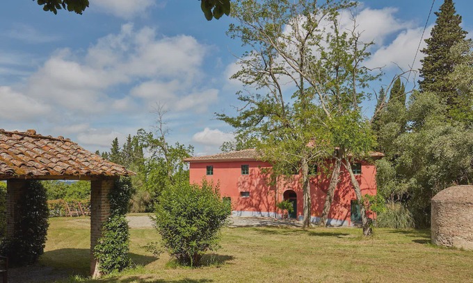 Ghizzano House | Farmhouse in large garden with private pool on the hills of Pisa
