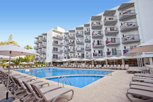 Palmanova Hotel | FERGUS Bermudas