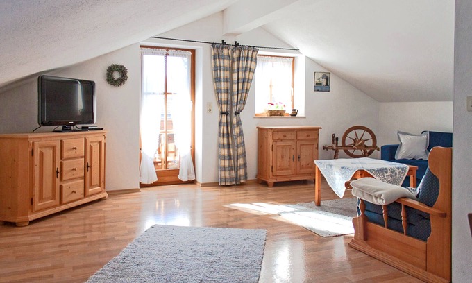 Hohenaschau im Chiemgau Apartment | Ferienwohnung II° "Bergstüberl" mit extra Schlafzimmer und Balkon, 60 qm