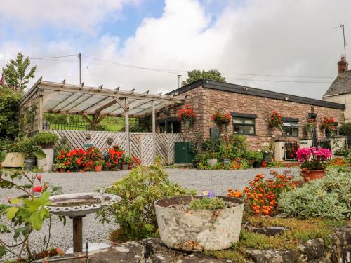 Llangynin House | Ffynnonlwyd Cottage