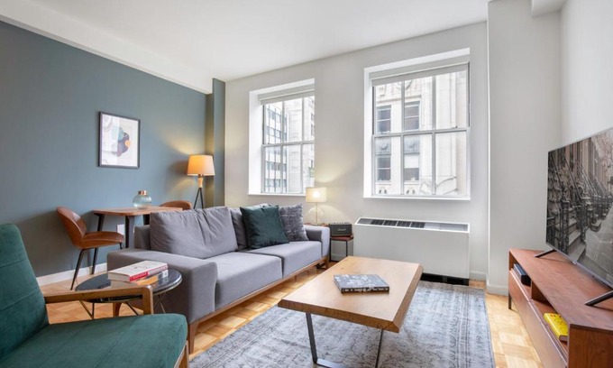 Financial District Apartment | FiDi 1BR w Residents Bar Golf Simulator Gym NYC-270