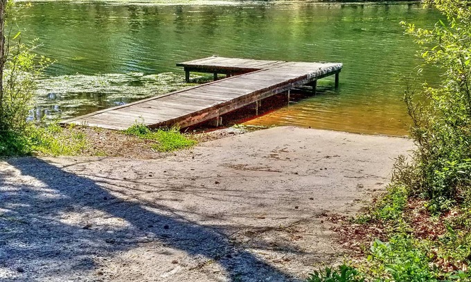 Groveoak House | Fishermans retreat at desirable Guntersville Mid Lake, Private boat ramp & dock