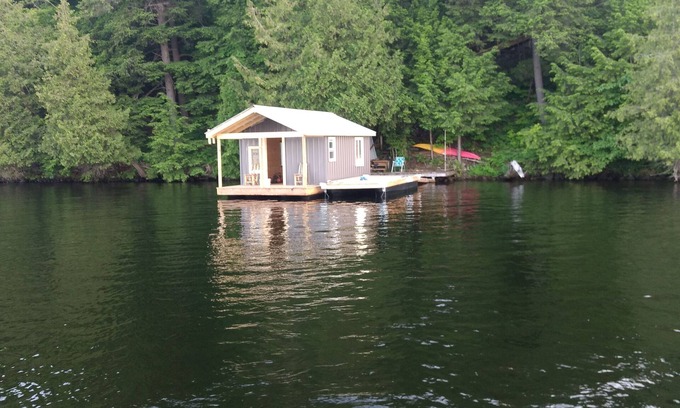 Rideau Lakes Boat Rental | Floating Bunkie Glamping @ Big Crosby Lake