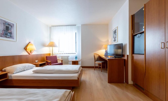 Ruesselsheim Hotel | Fly Inn Hotel Frankfurt Airport Rüsselsheim ehemals Trip Inn Hotels