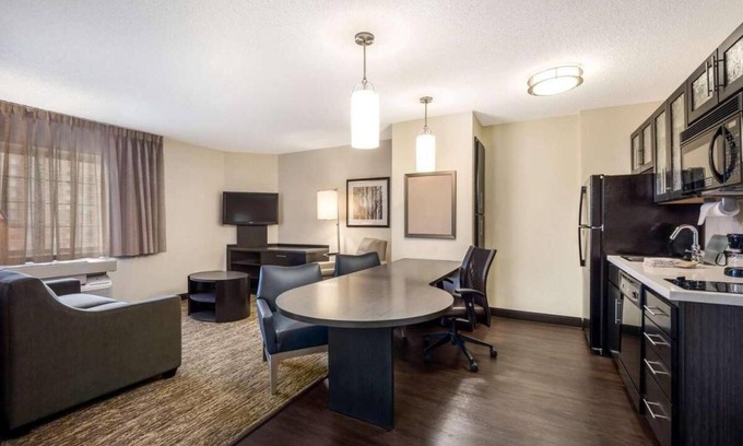 Schiller Park Hotel | FOUR Large 1BR Suites with Full Kitchen, Free Shuttle Chicago O'Hare Airport!