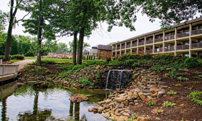 Avoca Hotel | Fourwinds Lakeside Inn & Marina