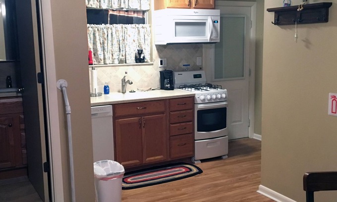 Tavares Cottage | Fox Haven Cottage - A cozy one bedroom cottage