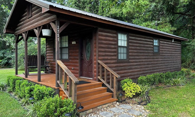 New Boston Cabin | Fox Run Cabin with WiFi right on 130 mile Hike-Bike and Equestrian trail.