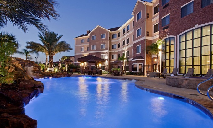 Webster Apartment | Free Breakfast + Outdoor Pool + 24 Hour Business Center | Close to NASA