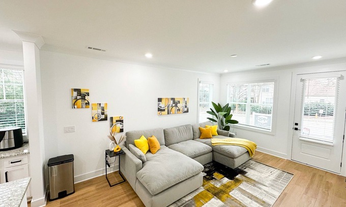 Northeast Raleigh House | Friends and Family Home|Game Room|Prime Location
