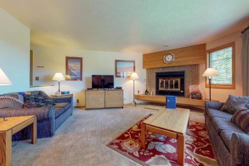 Mountain House Apartment | Frostfire Condominiums B19