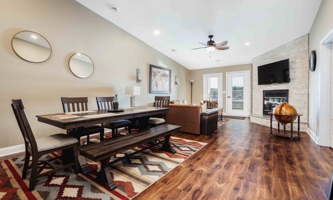 Lake Delton Condo | FULLY UPGRADED LAKEFRONT PENTHOUSE PANORAMIC VIEWS WITH BEACH ACCESS BOAT SLIP