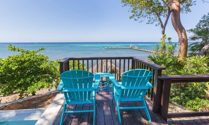 Lawson Rock House | Fun Beachfront Home in Gated Community – For Groups/Families