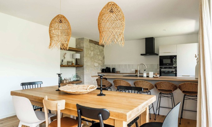 Premanon Apartment | Gîte de charme avec vue panoramique dans une ferme en pierre rénovée