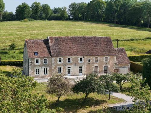 La Mesniere House | Gîte familial de charme pour 13 pers. avec cheminée historique, terrasse, jardin et 3 salles d'eau. - FR-1-497-209